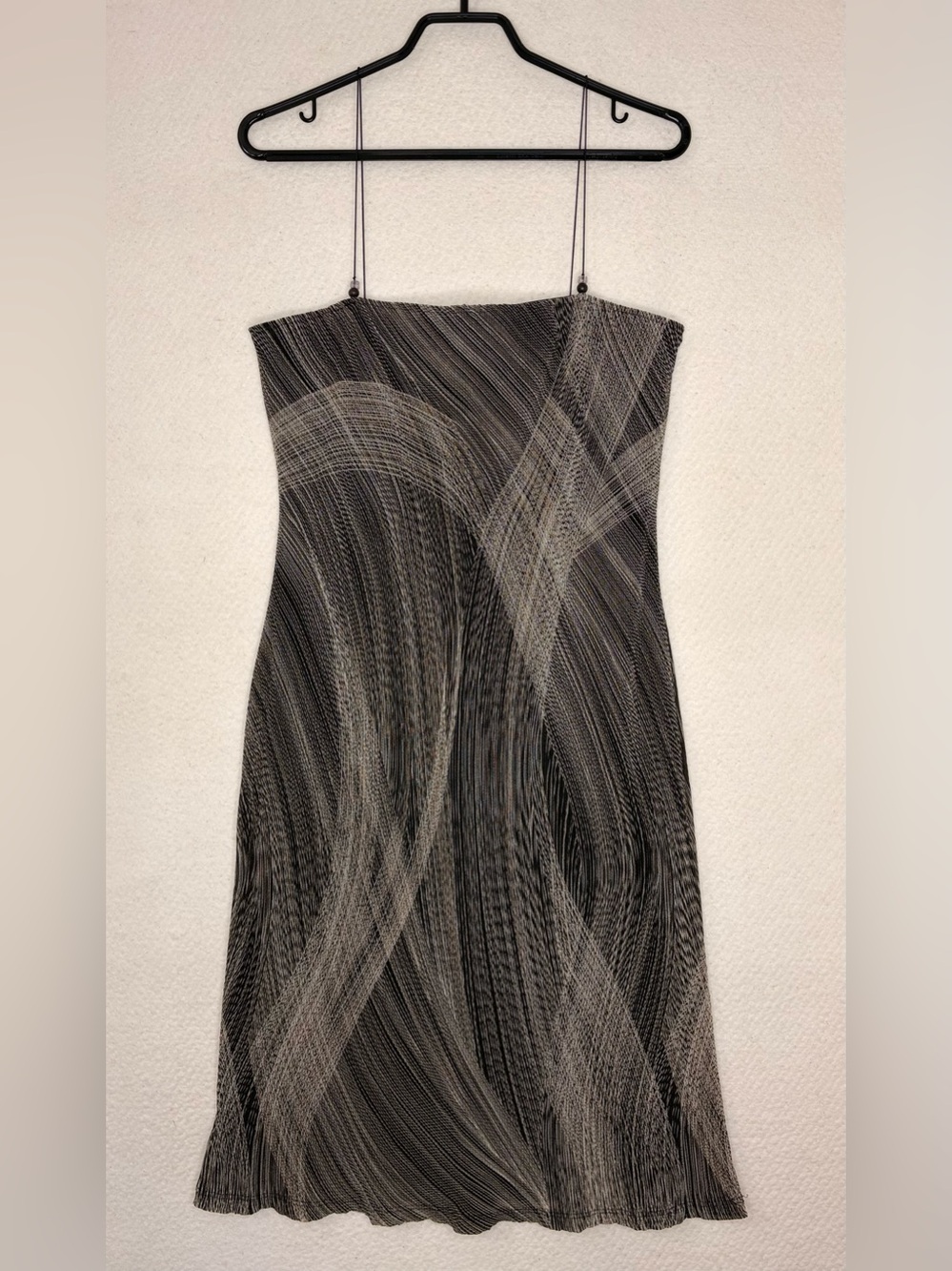 Gorgeous Vintage Epilogue dress with accent spaghetti straps. Made in the USA